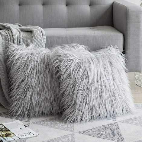 Lot de 2 housses de coussin en fausse fourrure, gris clair, 40x40 cm, super douces, décoratives pour canapé, salon, chambre. (1/4)