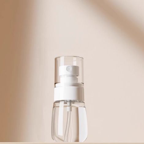 Flacon pulvérisateur blanc 3,5 x 3,5 x 9 cm, 1 flacon pulvérisateur vide de 30 ml pour nettoyage de lunettes, soins capillaires, savon pour les mains (1/5)