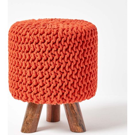 HOMESCAPES Gestrickter Fußhocker, 42 cm hoch, orange