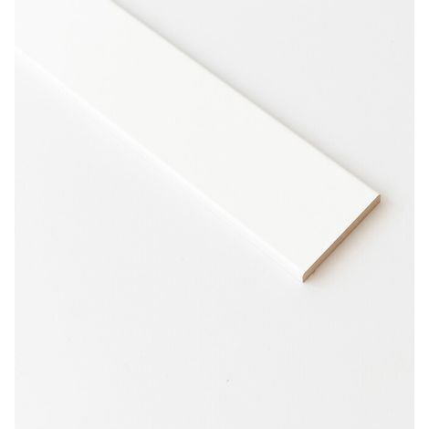 Coprifilo bianco R6 in MDF liscio 70x10 mm lunghezza 240 cm confezione 10 pezzi (1/3)