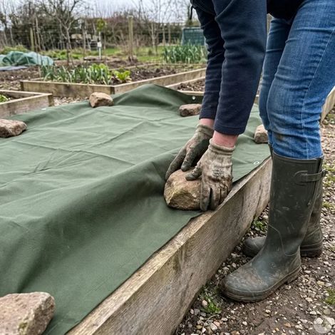 Couverture plantes non tissé 30 gsm protection jardin (1/5)