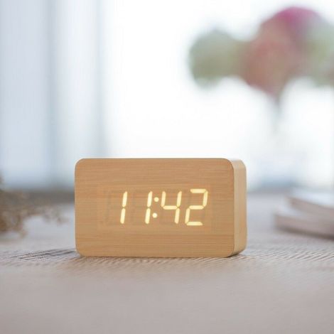 Wooden digital alarm clock – Adjustable LED display – Voice control – Temperature and humidity – Modern design for home decor (1/5)