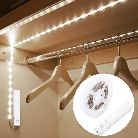 Placard, bande lumineuse LED 1M avec détecteur de mouvement, lumières LED à piles pour chambre, escaliers, couloir, cuisine, vestiaire, etc. - Auto/On/Off (1/5)