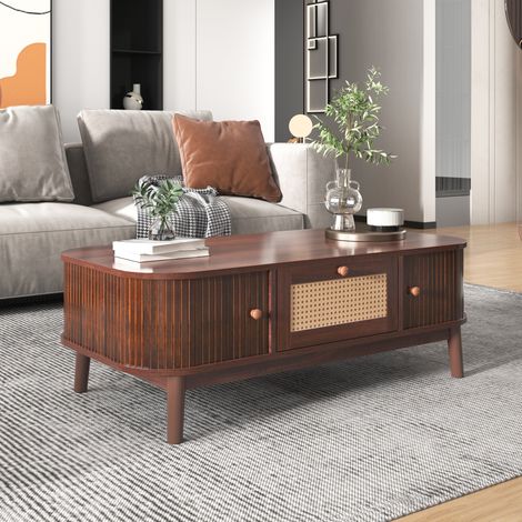Mesa de centro de MDF natural efecto nogal 110 cm con detalles de ratán y puertas correderas