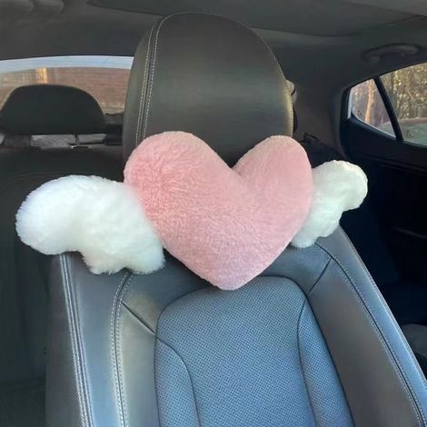 Zwei entzückende Autokissen mit Cartoon-Motiven, darunter ein Nackenstützkissen und ein herzförmiges Lendenkissen mit einer Cartoon-Ente, für die Innenausstattung Ihres Autos.