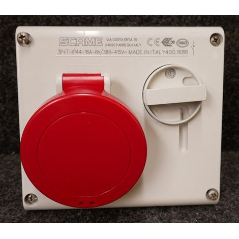 Prise socle à encastrer verrouillable 3P+T 16A femelle clapet rouge 380-415V 136x125mm 50-60Hz 6H étanche IP44 OMNIA (1/3)