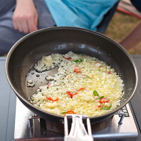 Poêle de Randonnée Antiadhésive Pliable - Ustensile de Cuisine Portable pour Camping et Pique-nique (1/5)