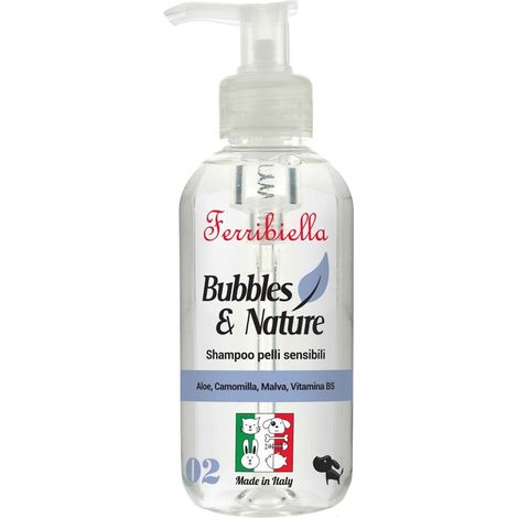 Shampooing à l'aloès, à la camomille, à la mauve et à la vitamine B5 pour les chiens à la peau sensible 250 ml