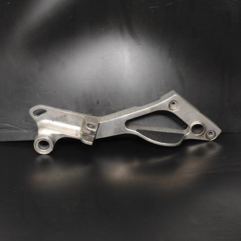 [PRODUIT D'OCCASION] Platine repose pied passager droit origine pour moto Yamaha 850 (1/2)
