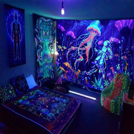 Tapisserie Astronaute Champignon - Motif Espace Fluorescent - Décoration Murale Salon Chambre - Polyester Lavable - 1 Pièce (1/5)
