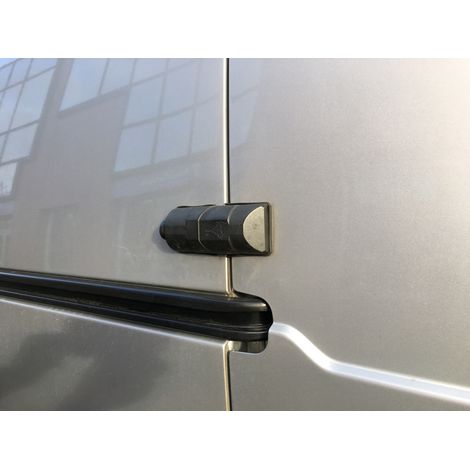 Mul-T-Lock – Serrure antivol utilitaire Armadlock pour portes arrières – Haute sécurité avec pêne renforcé – Verrouillage par système de poussoir – 2 clés fournies