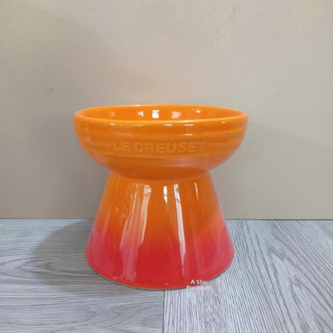 Le Creuset Cool Color Cerc Hundenapf mit Kippschutz und hohem Fuß, inklusive Schutzmatte SH1 Orange hoher flacher Mund (1/2)