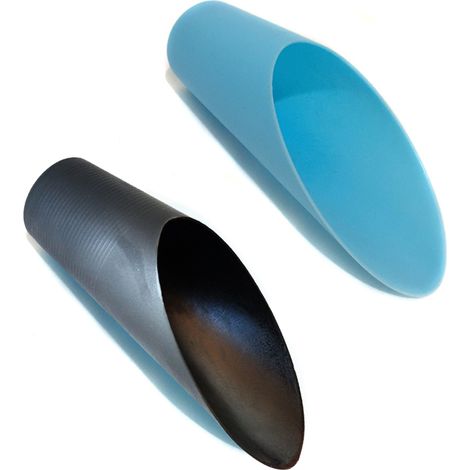 Outils spéciaux pour le jardinage, notamment pour pelleter la terre avec un seau et une pelle en plastique. (1/5)