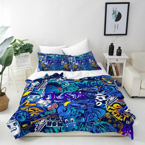 Parure de Lit Graffiti Football Voiture Gamepad 135x200 cm avec 1 Taies d'oreiller 80x80 cm Microfibre Housse de Couette avec Fermeture Éclair 2 Pièces Literie pour Enfants Garçons Filles (1/5)