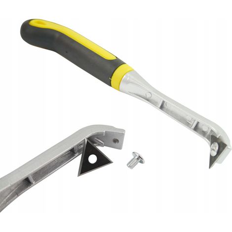 Un raspador para fresar una ranura para reparar plástico con una soldadora de plástico. (1/5)