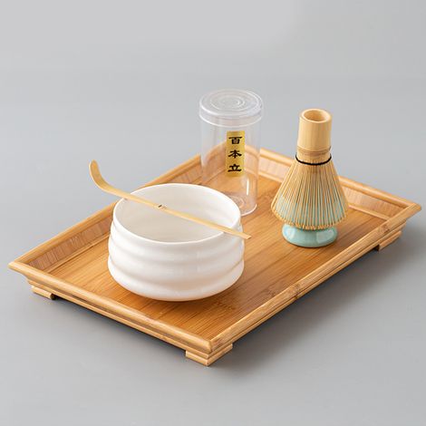 Service à thé Matcha en bambou comprenant une cuillère à matcha en bambou raffinée, un fouet et un dessous de plat à bordure enroulée. (1/5)