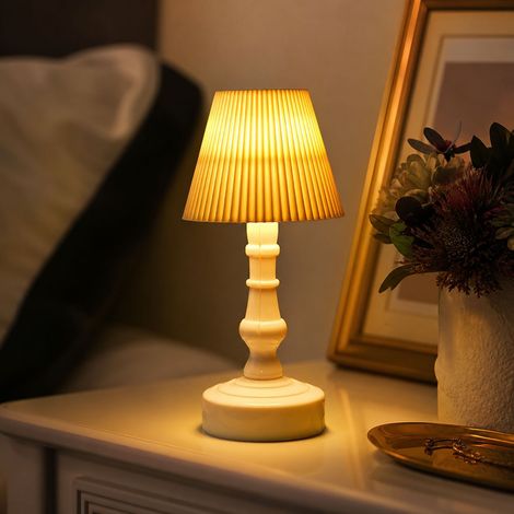 Veilleuse LED Style Rétro Européen, Design Élégant avec Abat-jour Plissé ou Ondulé, Lampe de Chevet Décorative pour Chambre et Salon (1/4)
