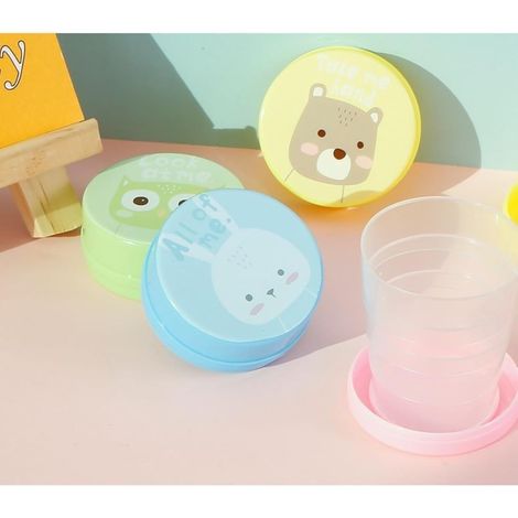 Set di 4 tazze pieghevoli, ideali per diverse attività all'aperto. Tazza da viaggio portatile, pieghevole e richiudibile per spazzolini e collutorio per bambini, perfetta per viaggi in famiglia e sogg