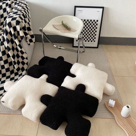 Coussin en peluche tendance, ultra doux et de forme unique, parfait pour Instagram, style nordique, canapé, baie vitrée, coussin de sieste décoratif, coussin puzzle, blanc. (1/5)