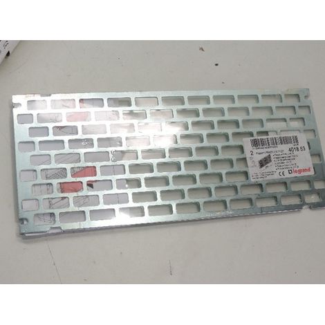 Platine perforée pour coffret Plexo³ 18 modules et XL³125 hauteur 150mm LEGRAND 401853 (1/2)