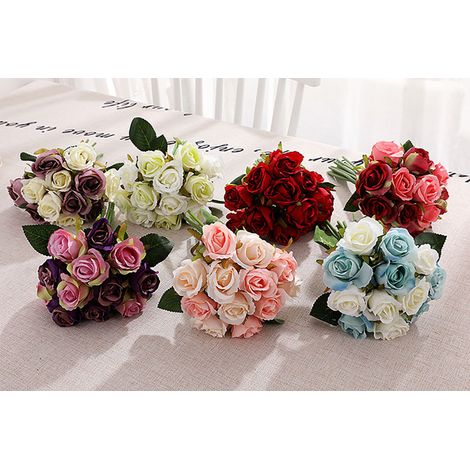 Bouquet de roses artificielles aux couleurs vives, une décoration florale idéale pour une fête ou un mariage. (1/5)