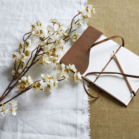 Artificial Japanese Blossom - Plastic - L6 x W8 x H130 cm - White