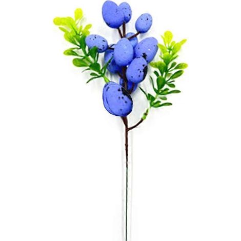 Dekorative Ostereier, bunter künstlicher Blumenzweig, handbemalte Vogeleier aus Schaumstoff, realistische Frühlings-Tischdekoration.