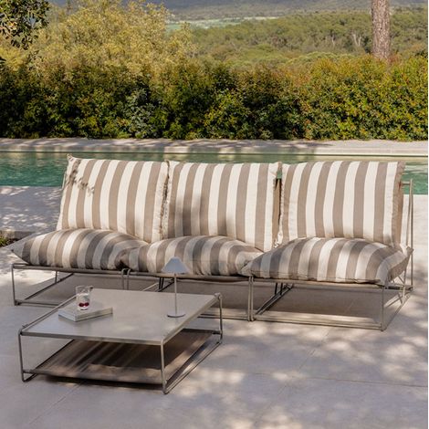 SKLUM Amaro 3-teiliges modulares Gartenset mit Sofa und umwandelbarem Beistelltisch Braun Tapioca - Braun Mokka (1/5)