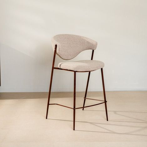 Chaise de bar bouclé couleur sable Kaito - structure aspect noyer (1/5)