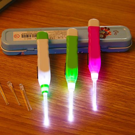 Lampe LED pour Soin Oreille Bébé, Extracteur Cire avec 3 Embouts pour Nouveau-né (1/5)