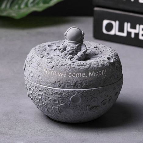 Cendrier Astronaute Lune Original Anti-Moustique avec Couvercle pour Décoration Maison Cadeau Homme (1/4)