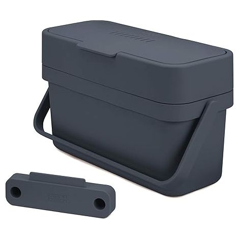 Poubelle à déchets organiques Compo™ 4 de Joseph Joseph - Capacité de 4 litres, design étroit, couvercle à charnière avec ventilation réglable, y compris support de porte, couleur graphite.