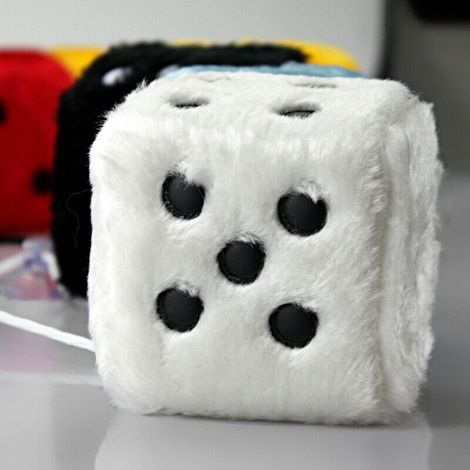 Décoration à suspendre pour rétroviseur de voiture : dés en peluche, craps, pendentif. (1/5)