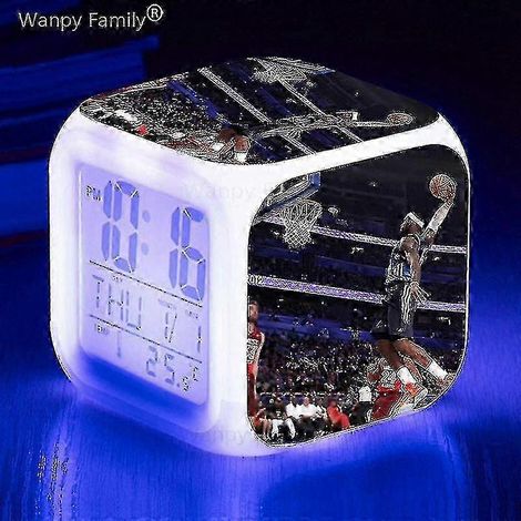 Réveil de basket-ball, montre électronique lumineuse multifonctionnelle à 7 couleurs changeantes, minuteur de réveil pour enfant, convient à TW, bordeaux. (1/5)