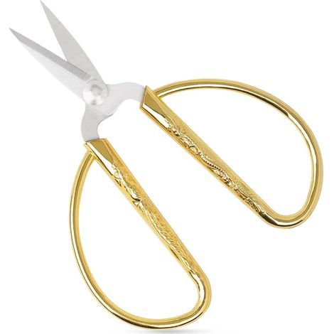 Small scissors, pointed tip, very clean and precise cut, suitable for embroidery, needlework, corner work, and cutting in tight spaces.