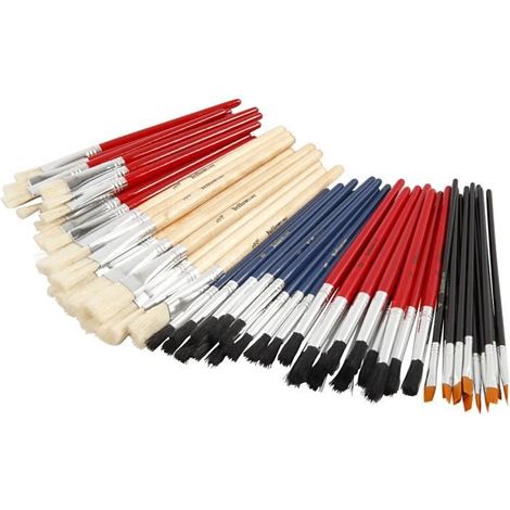 Assortiment de pinceaux différents pour la peinture d'artisanat. réf 10252