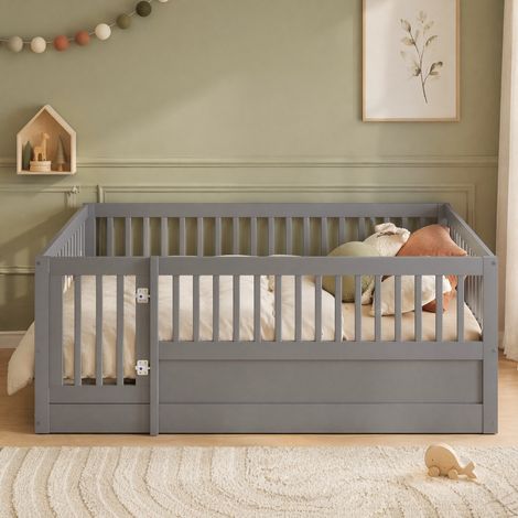 Cama infantil de madera maciza gris 140x200 cm con valla y puerta, cama de suelo (1/5)