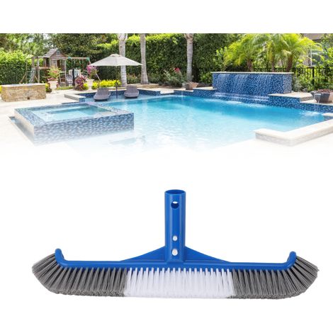 Cepillo de paleta profesional Mano 45° de 43 cm de ancho para la limpieza de piscinas, fabricado en plástico y nailon, con cerdas de seguridad para superficies de uso intensivo, jacuzzis y paredes. (1/5)