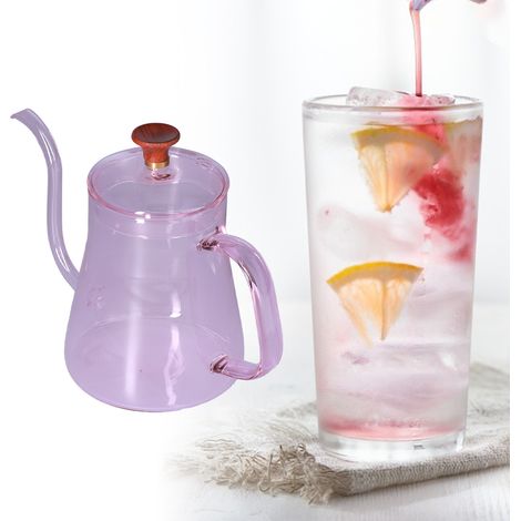 Une cafetière en verre avec perforateur manuel, une tasse à café avec un long bec verseur en col de cygne et une bouteille d'eau rose de 350 ml. (1/5)