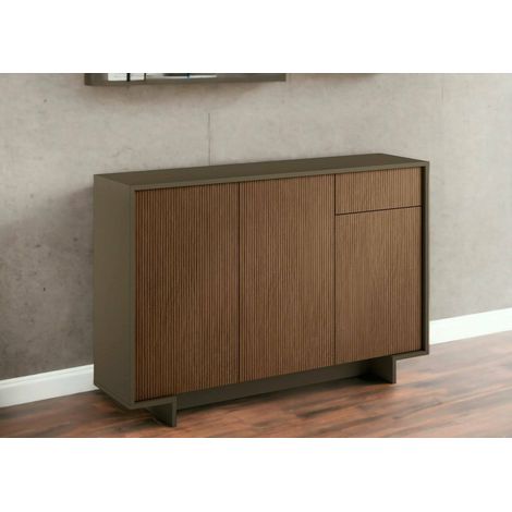 Dmora - Aparador Aneto, Aparador de salón, Buffet de salón con 3 puertas y 1 cajón, 100% Made in Italy, 134x35h87 cm, Marrón y Nogal (1/5)