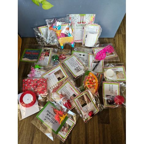 (Hinterlasse einen Kommentar, um das rote Plüschtier anzufordern) Weihnachts-Countdown-Elf-Geschenkset (30 Tage)