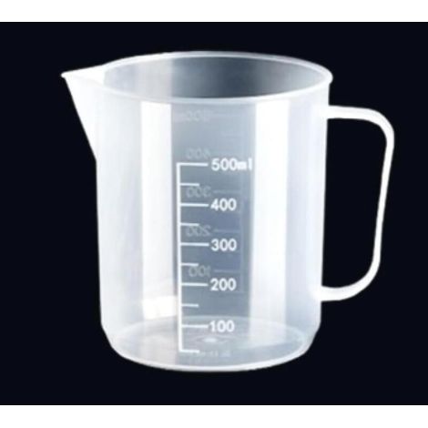 Un verre doseur gradué d'une capacité de 500 ml  un modèle pratique.