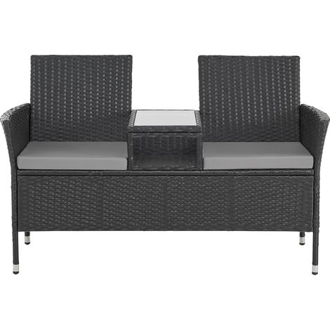 Svita – Banc de jardin en poly rotin noir – 2 places avec coussins gris – Dimensions 134 x 62 x 84 cm – Table basse en verre trempé