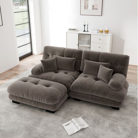 Sofá modular esquinero marrón en chenilla con otomana móvil, reposabrazos acolchados y cojines decorativos (1/5)