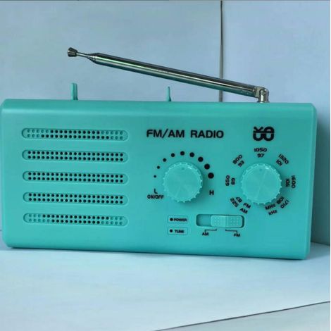 Bleu Radio Portable AM/FM avec Excellente Réception, Haut Parleur Intégré, Prise Casque et USB. Alimentée par Piles, Idéale pour la Maison, L'extérie (1/4)