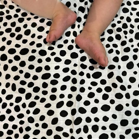 Couverture extra large en mousseline pour bébé sensorielle noire et blanche. 100 % coton bio pour bébé / lange / carré en mousseline pour nouveau-né. Essentiels pour votre liste de souhaits de bébé. (1/3)