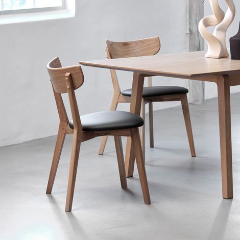 Lot de 2 chaises en PU noir et chêne naturel (1/5)