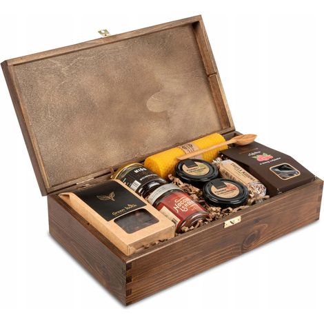 Geschenkbox mit Tee, Süßigkeiten, Trüffeln und Kerzen (1/4)