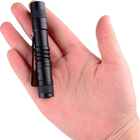 LED-Stift-Mini-Taschenlampe, superkleiner, wasserdichter Taschenclip, angetrieben durch AAA-Batterie (nicht im Lieferumfang enthalten). Einfaches Tragen für Outdoor-Ausrüstung zum Wandern, Camping, Ja (1/5)