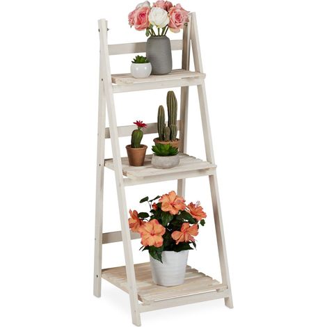 Weie treppe mit holzblumen 88